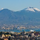 Napoli tra due fuochi, il Vesuvio e i Campi Flegrei